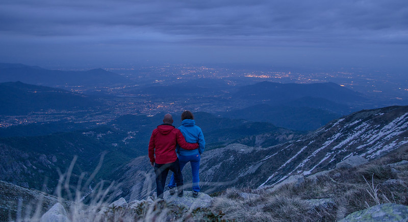 La sera a punta dell'Aquila è meravigliosa, città e luci
